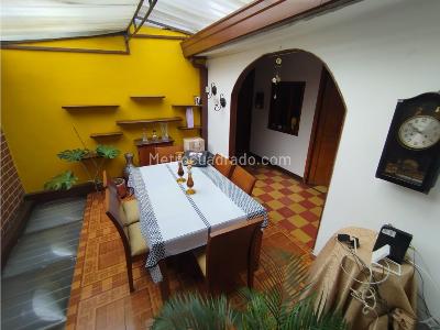 Casa de 5 alcobas en venta en Boston, Medellín, 140 m² · foto 19 de 20