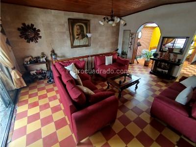 Casa de 5 alcobas en venta en Boston, Medellín, 140 m² · foto 6 de 20
