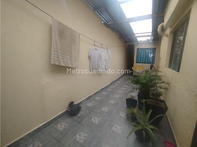 Casa de 5 alcobas en venta en Manrique, Medellín, 483 m² · foto 11 de 20