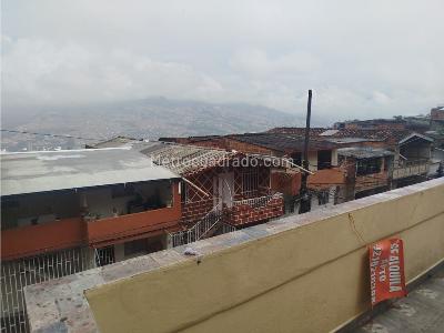 Casa de 5 alcobas en venta en Manrique, Medellín, 483 m² · foto 14 de 20