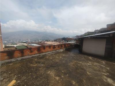 Casa de 5 alcobas en venta en Manrique, Medellín, 483 m² · foto 15 de 20
