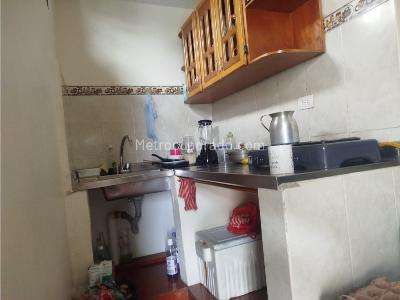 Casa de 5 alcobas en venta en Manrique, Medellín, 483 m² · foto 17 de 20