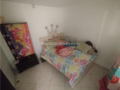 Casa de 5 alcobas en venta en Manrique, Medellín, 483 m² · foto 19 de 20