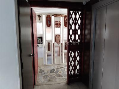 Apartamento de 5 alcobas en venta en Bombona 1, Medellín, 162 m² · foto 2 de 20