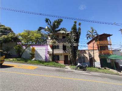 Casa de 5 alcobas en venta en Villa Hermosa, Medellín, 128 m² · foto 2 de 20