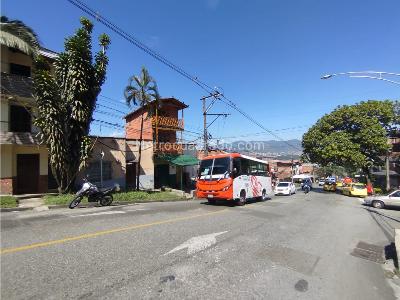 Casa de 5 alcobas en venta en Villa Hermosa, Medellín, 128 m² · foto 3 de 20