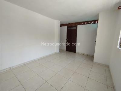 Casa de 5 alcobas en venta en Villa Hermosa, Medellín, 128 m² · foto 9 de 20
