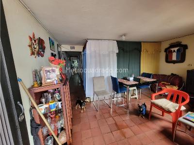 Casa de 5 alcobas en venta en Manrique, Medellín, 92 m² · foto 2 de 20