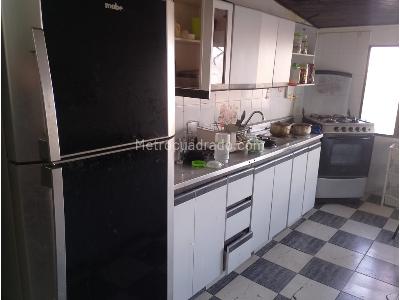 Casa de 5 alcobas en venta en La Milagrosa, Medellín, 162 m² · foto 2 de 17