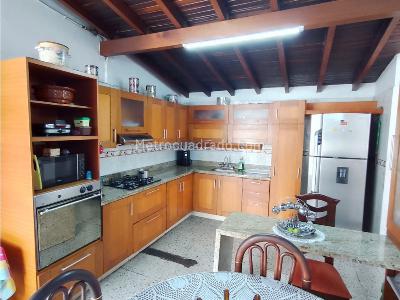 Casa de 5 alcobas en venta en Villa Hermosa, Medellín, 160 m² · foto 13 de 20