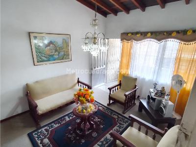 Casa de 5 alcobas en venta en Villa Hermosa, Medellín, 160 m² · foto 15 de 20