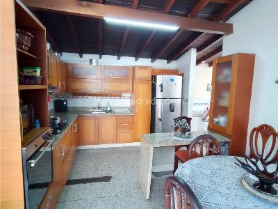 Casa de 5 alcobas en venta en Villa Hermosa, Medellín, 160 m² · foto 9 de 20