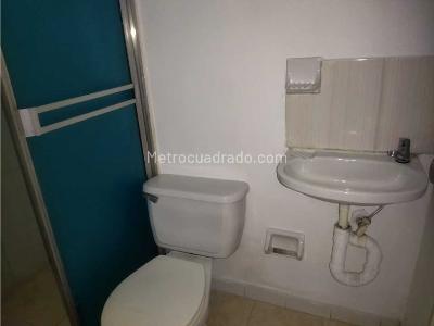 Apartamento de 4 alcobas en venta en La Florida, Bello, 87 m² · foto 13 de 20