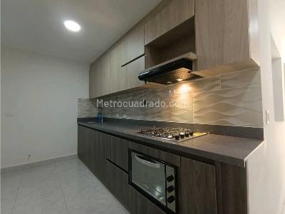 Casa de 3 alcobas en venta en Central, Bello, 85 m² · foto 2 de 13