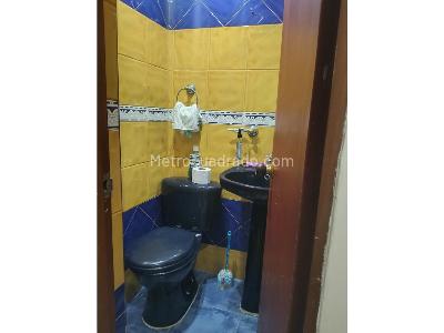 Casa de 4 alcobas en venta en Buenos Aires, Medellín, 43 m² · foto 14 de 17