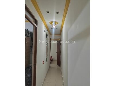 Casa de 4 alcobas en venta en Buenos Aires, Medellín, 43 m² · foto 2 de 17