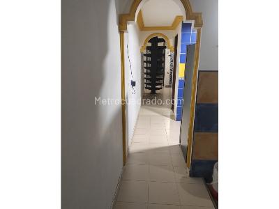 Casa de 4 alcobas en venta en Buenos Aires, Medellín, 43 m² · foto 5 de 17