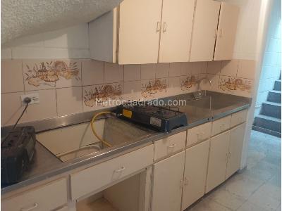 Casa de 5 alcobas en venta en Buenos Aires, Medellín, 108 m² · foto 2 de 17