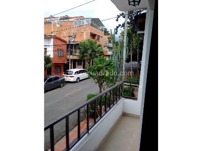 Apartamento en venta en La America, Medellín · foto 2 de 20
