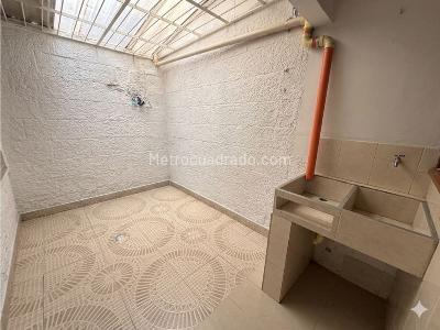 Casa de 3 alcobas en venta en Monteclaro, Medellín, 72 m² · foto 8 de 8