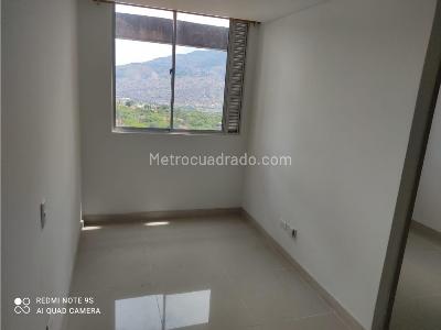 Apartamento de 2 alcobas en venta en Robledo Pilarica, Medellín, 37 m² · foto 3 de 11