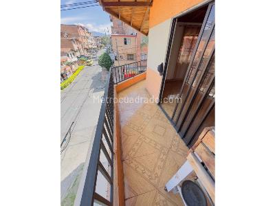 Casa de 3 alcobas en venta en Campo Valdes, Medellín, 200 m² · foto 2 de 18