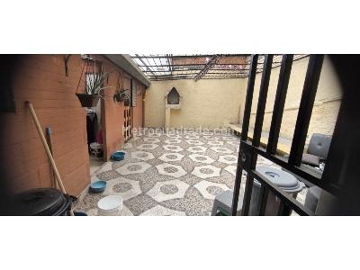 Casa de 3 alcobas en venta en Campo Valdes, Medellín, 135 m² · foto 10 de 11