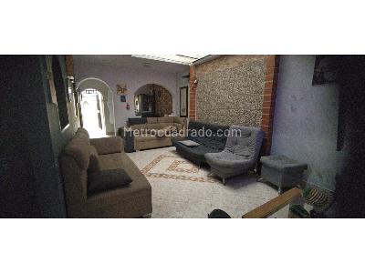 Casa de 3 alcobas en venta en Campo Valdes, Medellín, 135 m² · foto 2 de 11