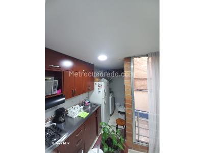 Apartamento en venta en Bombona 1, Medellín · foto 3 de 9