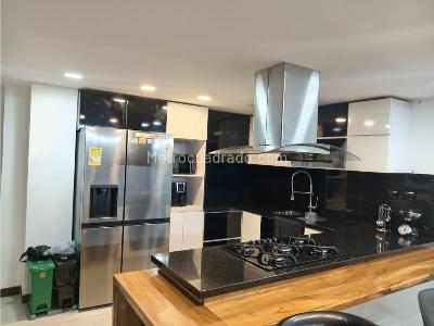 Apartamento en venta en El Portal, Envigado · foto 2 de 18