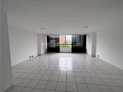 Apartamento en arriendo en Poblado, Medellín · foto 2 de 15