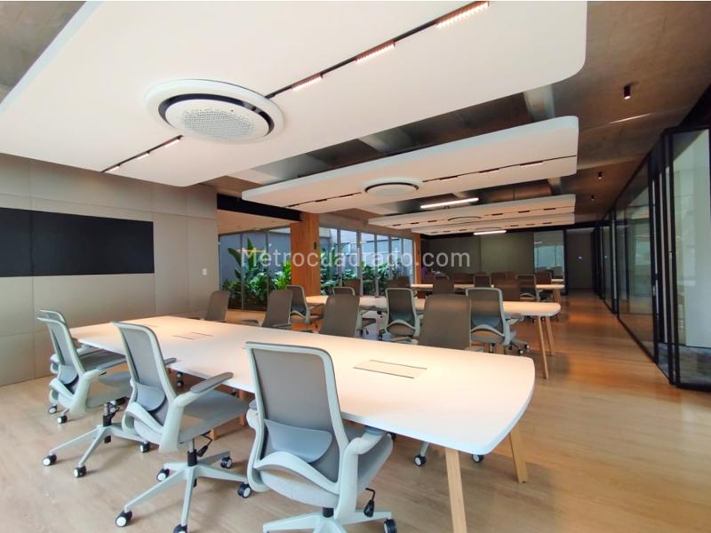 Oficina en Arriendo, Velodromo, Medellín - Más