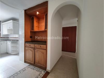 Apartamento de 3 alcobas en arriendo en Loma Del Indio, Medellín, 85 m² · foto 2 de 15