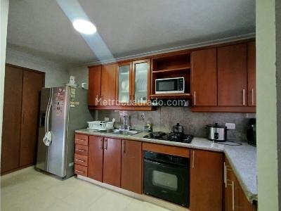 Apartamento de 3 alcobas en arriendo en Laureles, Medellín, 156 m² · foto 2 de 14