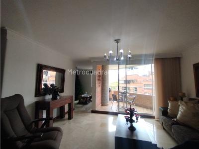Apartamento de 3 alcobas en arriendo en Laureles, Medellín, 156 m² · foto 5 de 14