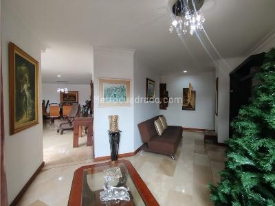 Apartamento de 3 alcobas en arriendo en Laureles, Medellín, 156 m² · foto 8 de 14