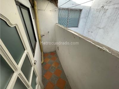 Apartamento de 2 alcobas en arriendo en La Almeria, Medellín, 40 m² · foto 8 de 9