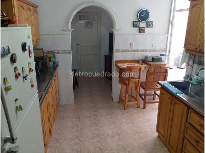 Casa de 5 alcobas en venta en Boston Los Angeles, Medellín, 256 m² · foto 4 de 20