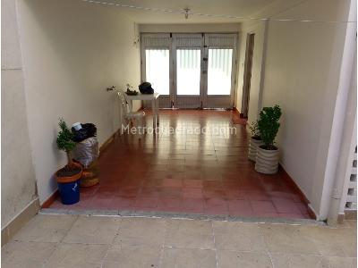 Casa de 5 alcobas en venta en Boston Los Angeles, Medellín, 256 m² · foto 19 de 20