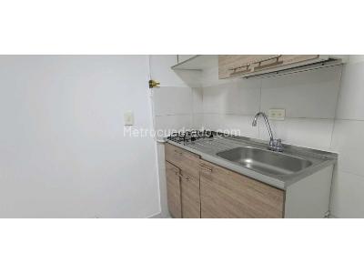 Apartaestudio en venta en Campo Valdes, Medellín, 30 m² · foto 2 de 8