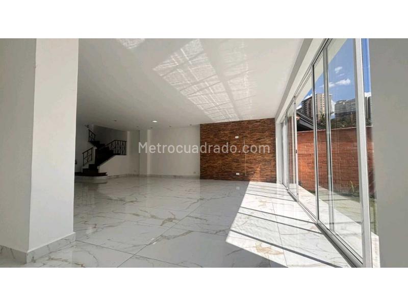 Casa – Envigado, Valle de Aburrá - Más