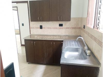 Casa de 5 alcobas en venta en Boston, Medellín, 200 m² · foto 2 de 20