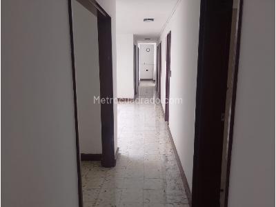 Casa de 5 alcobas en venta en Boston, Medellín, 200 m² · foto 7 de 20