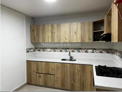 Casa de 3 alcobas en venta en San Javier, Medellín, 98 m² · foto 2 de 10