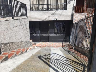 Casa de 5 alcobas en venta en Campo Valdes, Medellín, 95 m² · foto 2 de 20