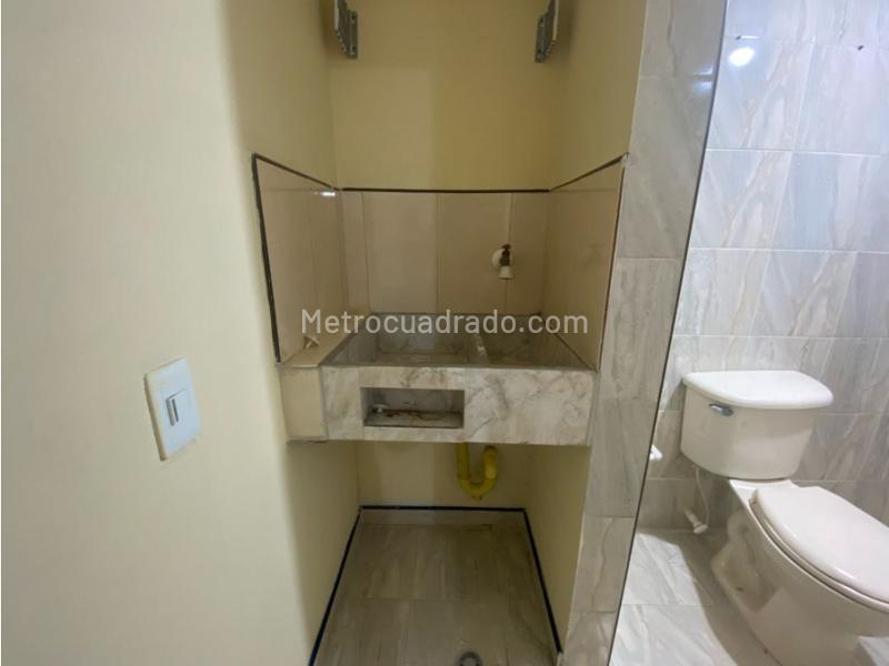 Local Comercial en Arriendo, Cabañas, Bello - Más