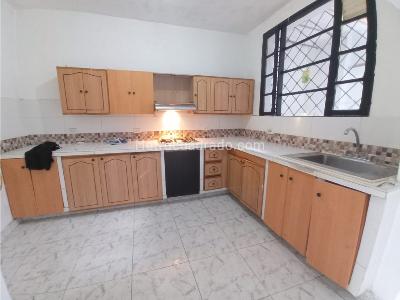 Casa de 5 alcobas en arriendo en El Salvador, Medellín, 245 m² · foto 3 de 20