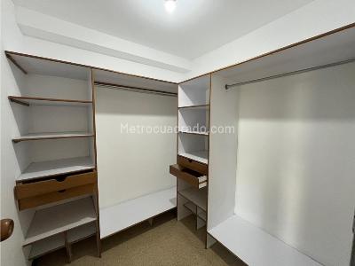 Apartamento de 3 alcobas en arriendo en El Poblado, Medellín, 136 m² · foto 5 de 12