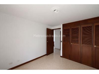 Apartamento de 3 alcobas en arriendo en El Poblado, Medellín, 136 m² · foto 6 de 12