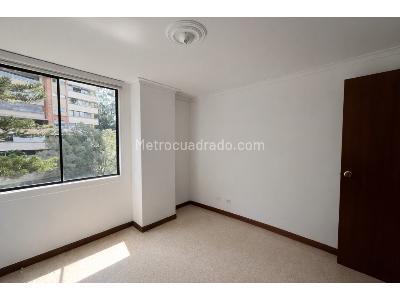 Apartamento de 3 alcobas en arriendo en El Poblado, Medellín, 136 m² · foto 8 de 12